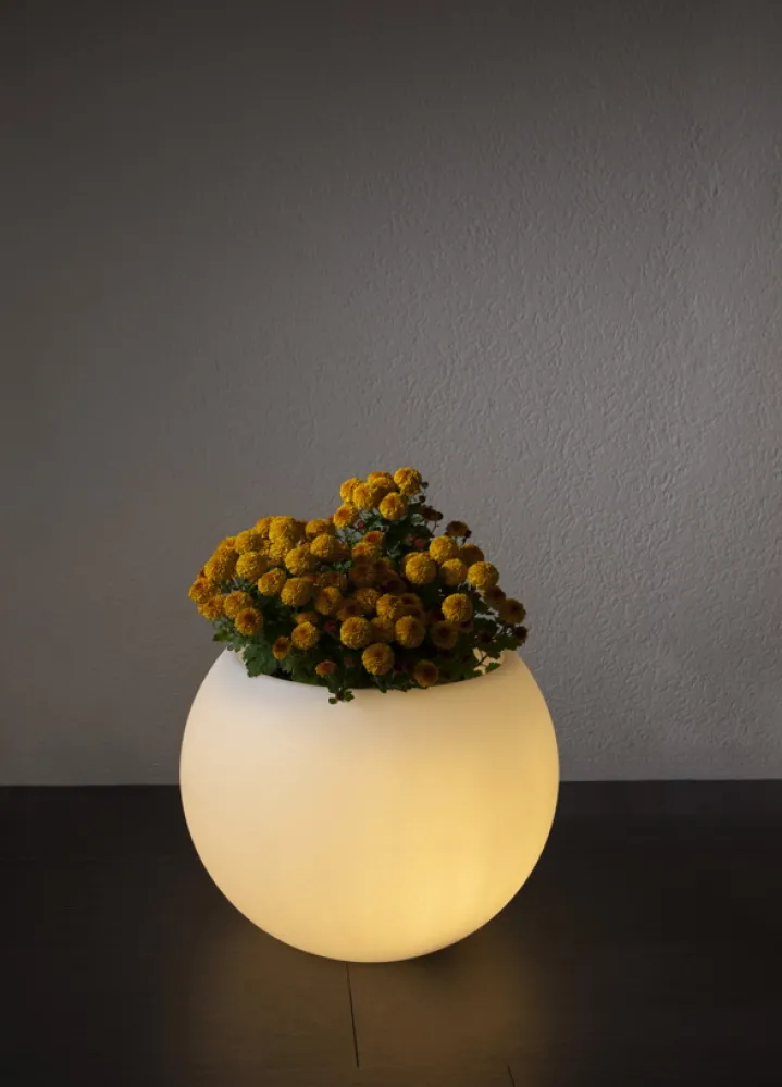 sandy|gartenlampe-aussenleuchte-blumentopf-epstein-design-Flora50-20015-beleuchtet-bepflanzt.jpg